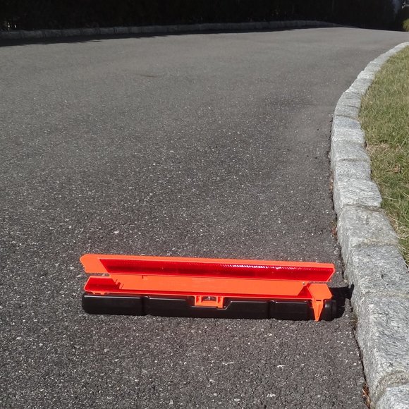 SATE-LITE 711 ~ DOT Road Highway Hazard Safety Reflector Triangle Flare ~ NWOT - Picture 2 of 2